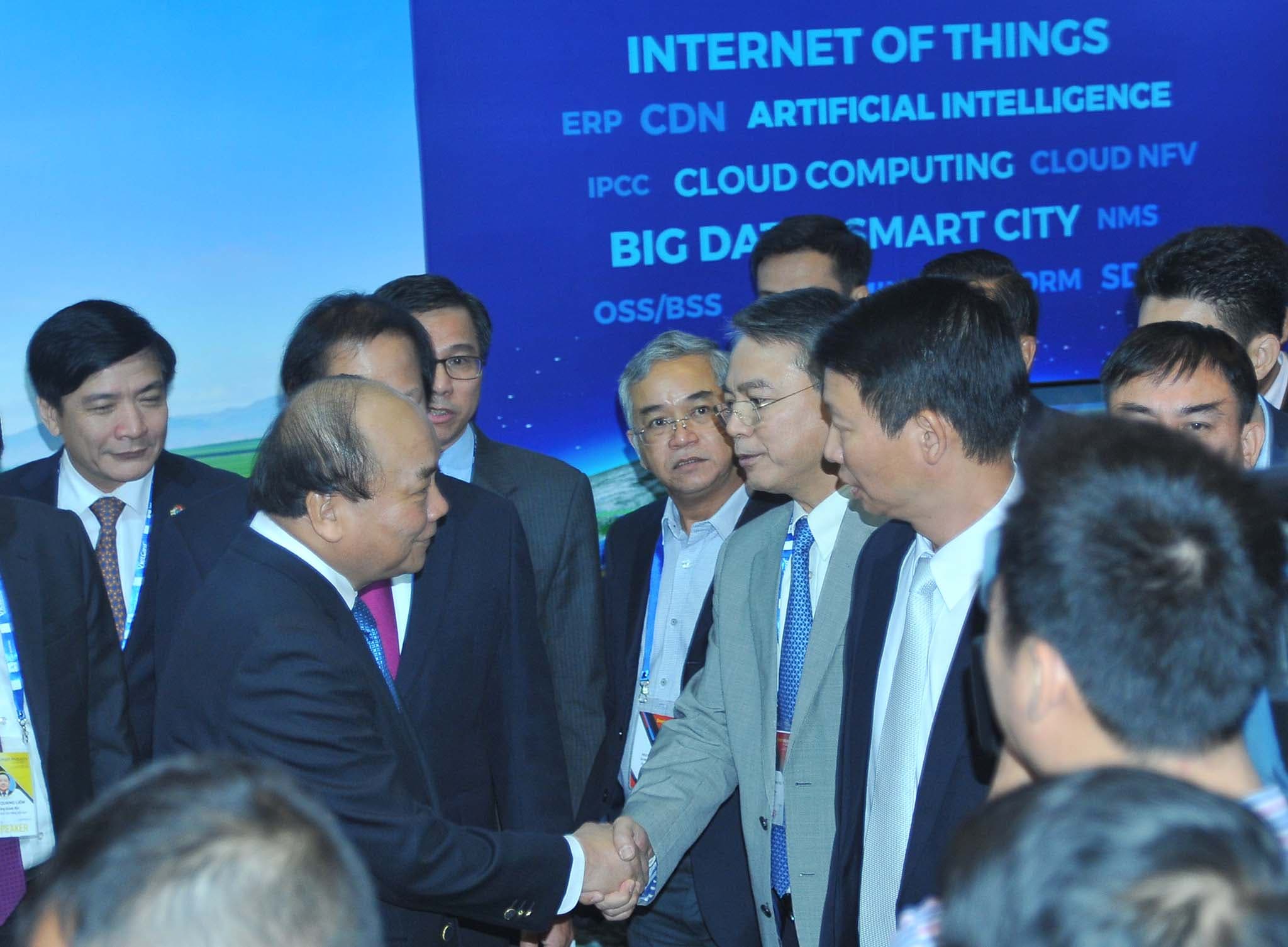 VNPT giới thiệu các sản phẩm, giải pháp công nghệ nổi bật tại Smart Industry World 2017