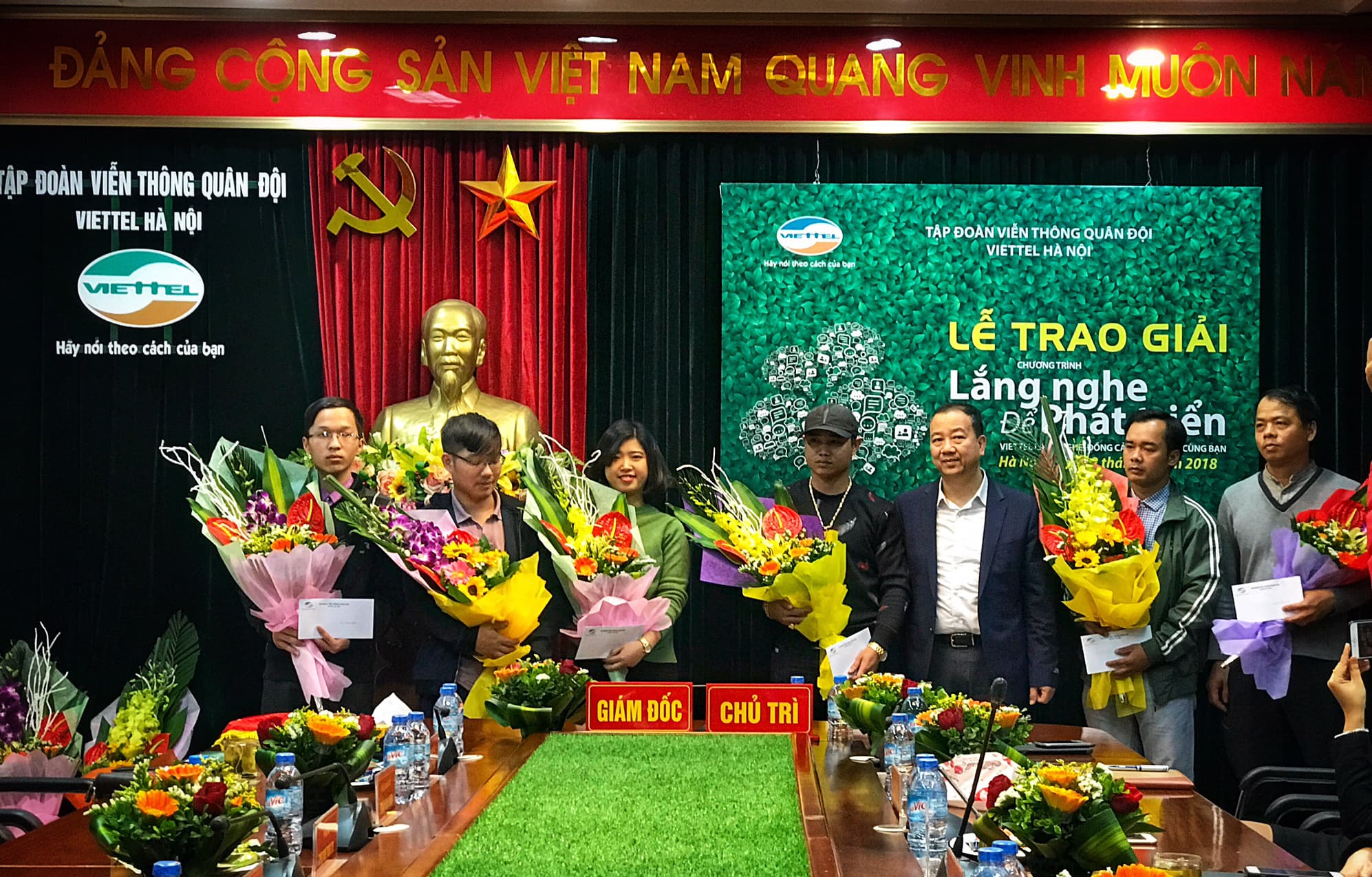 18 khách hàng nhận giải thưởng chương trình “Lắng nghe để phát triển”