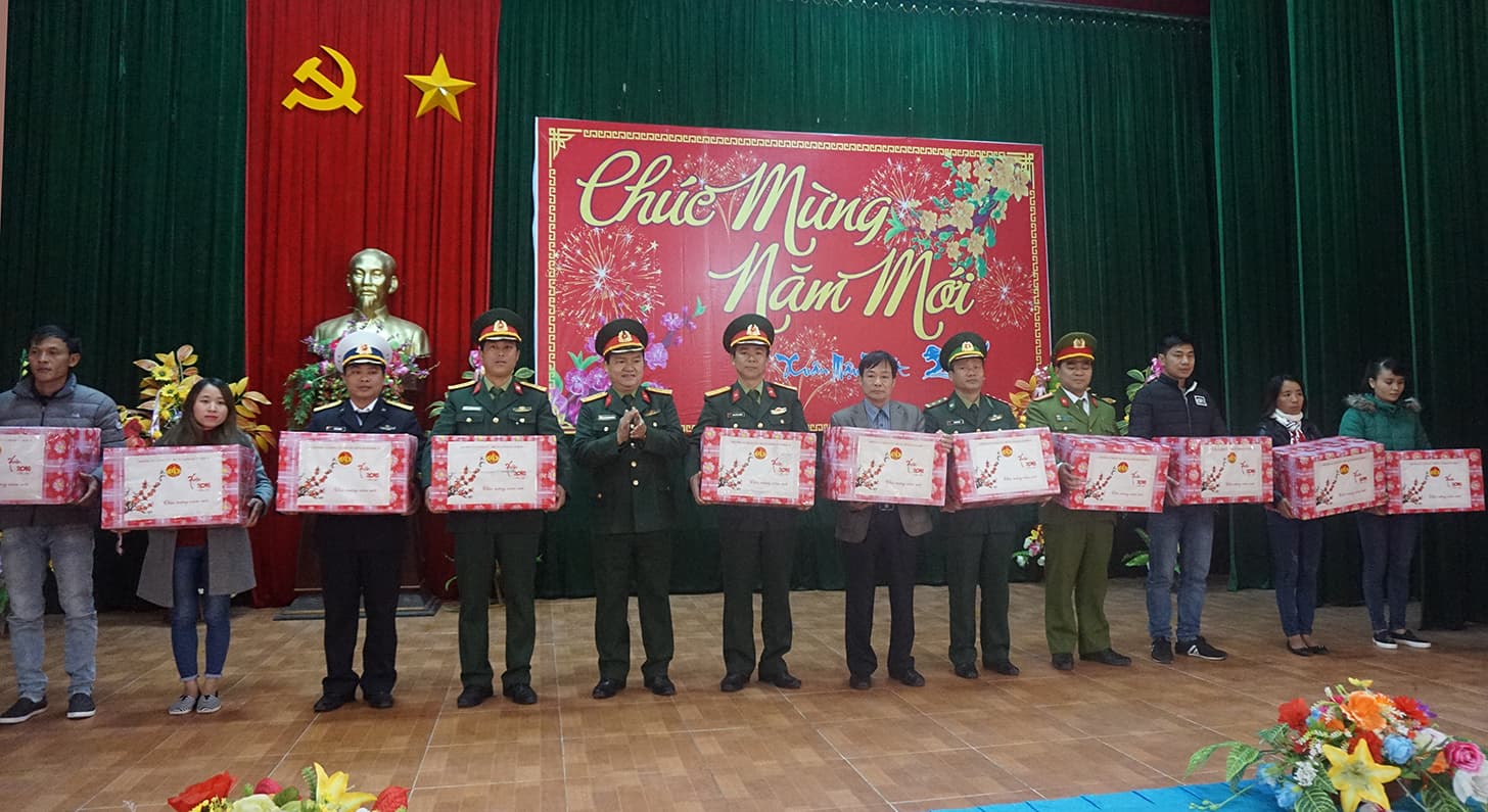 Ấm áp nghĩa tình nơi “Vùng đất thép”