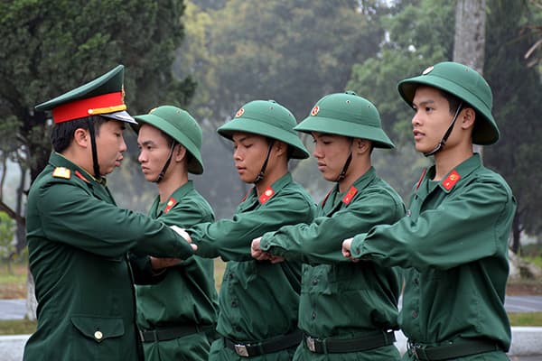 Tuần đầu trong quân ngũ