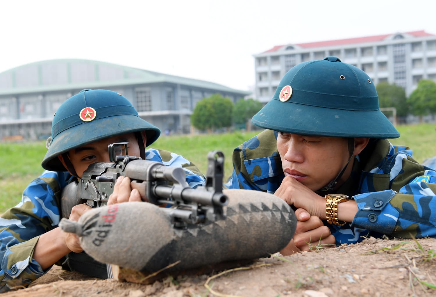 Chiến sĩ mới “Sóng Điện” hăng say luyện rèn