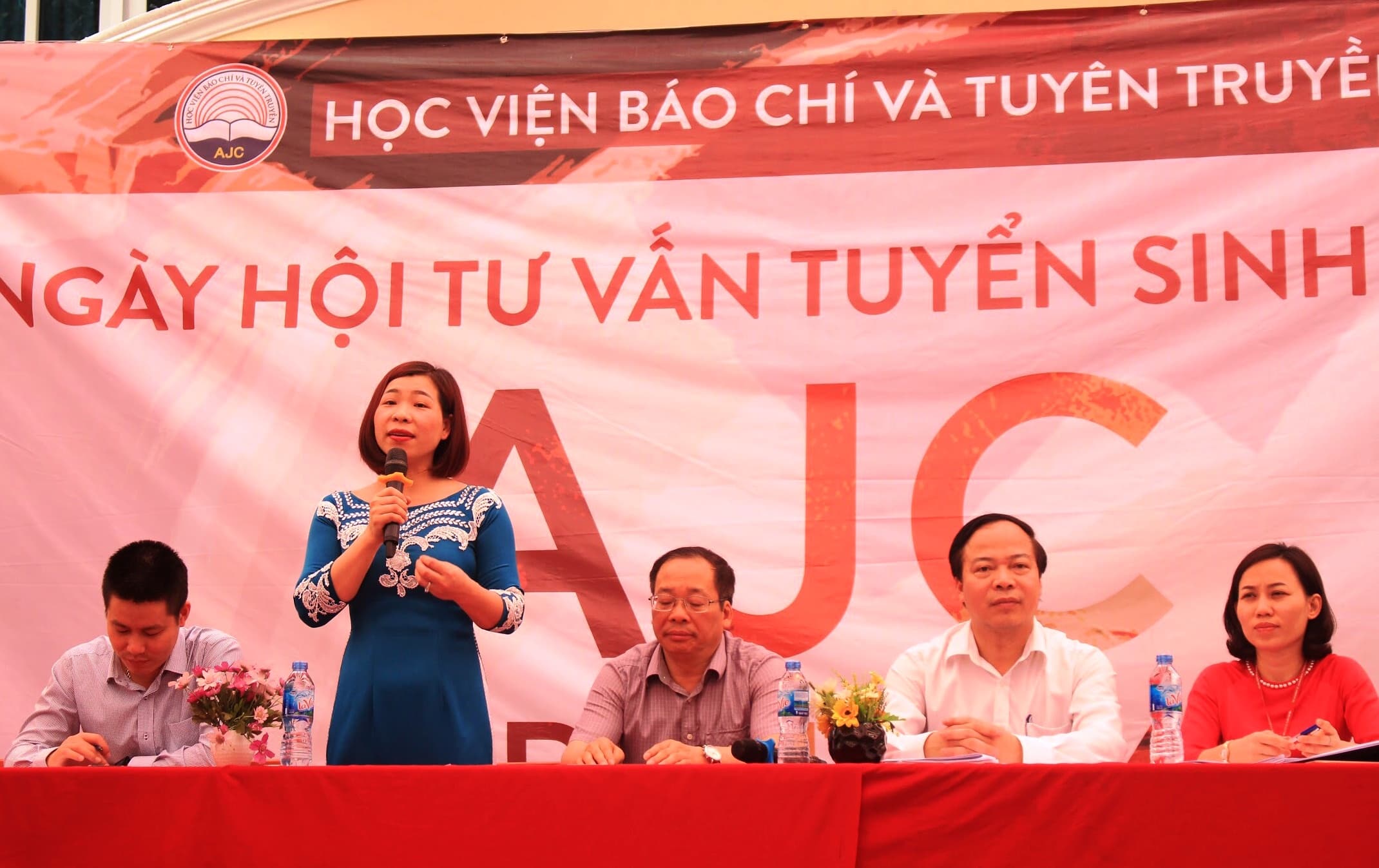 Tưng bừng Ngày hội tư vấn tuyển sinh 2018