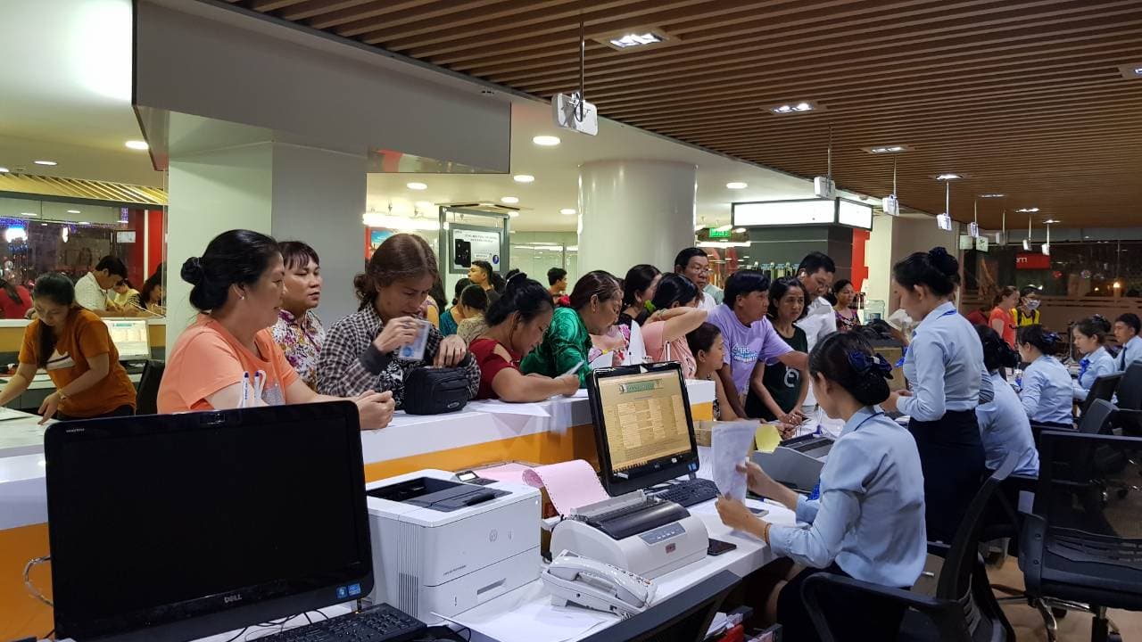 Sau ngày 24-4, MobiFone tiếp tục hỗ trợ khách hàng cập nhật, đăng ký thông tin thuê bao