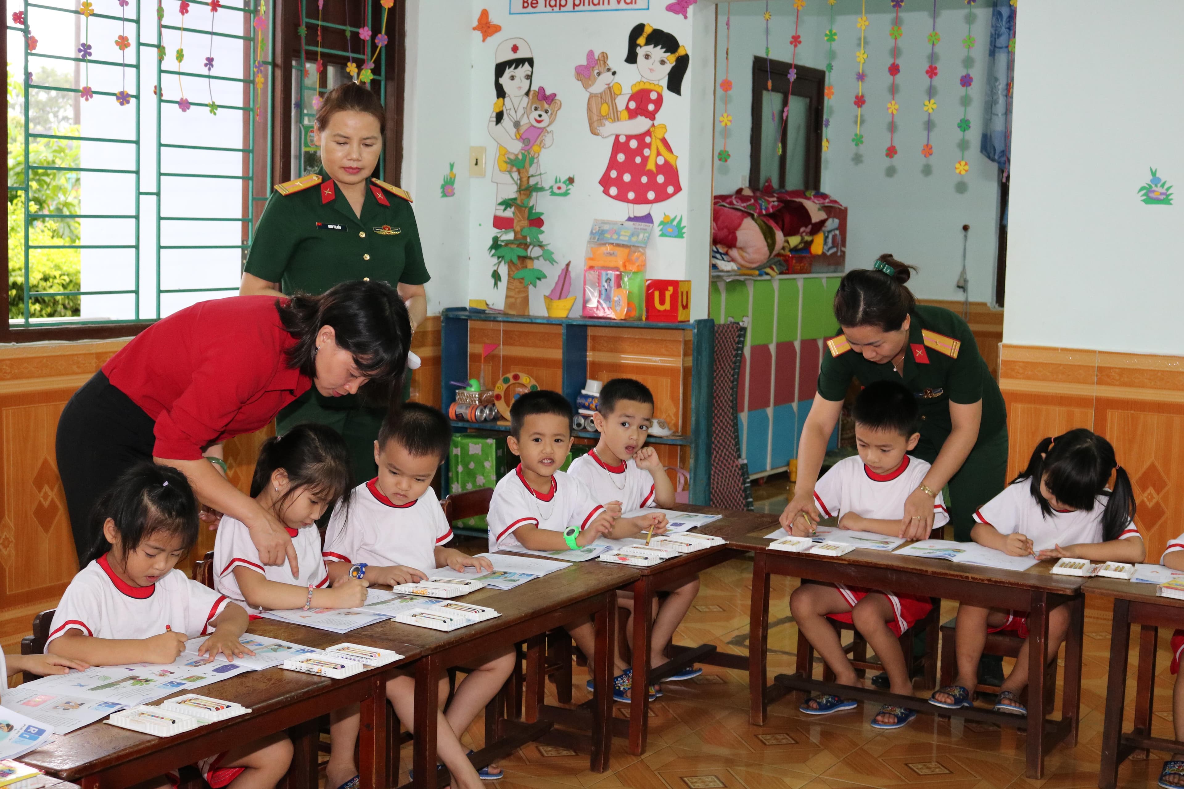 Hết lòng vì con em người lao động