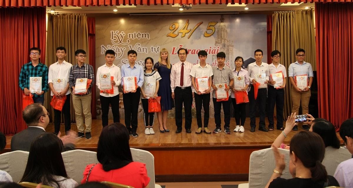 Trao giải các cuộc thi Olympic tiếng Nga, Toán, Vật lý và Tin học