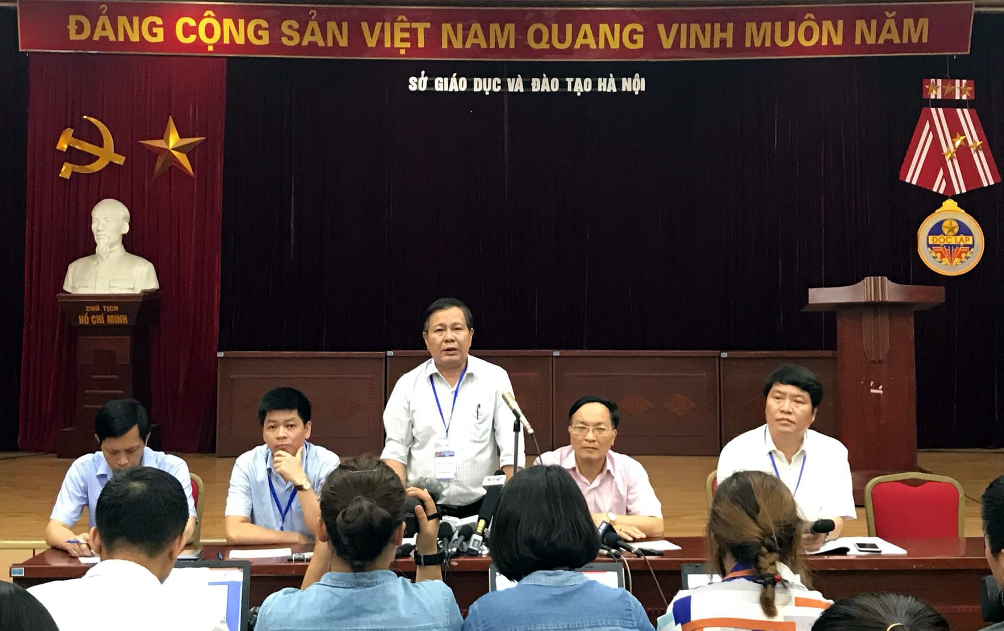 Môn Toán lại tiếp tục bị lộ đề ra ngoài