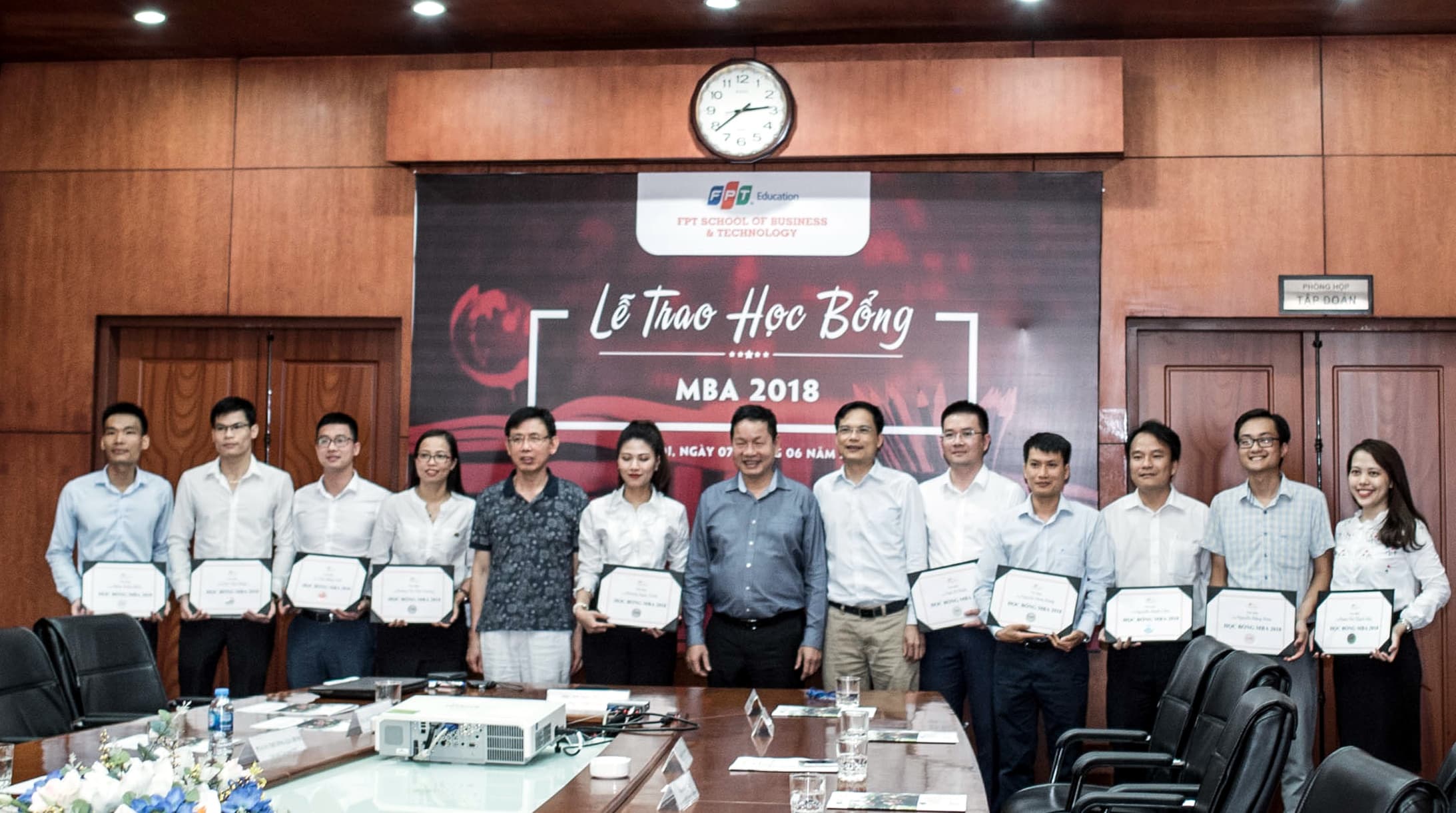Trao học bổng 3 tỷ đồng cho những nhà lãnh đạo tương lai xuất sắc
