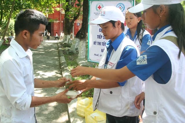 Cần Thơ phục vụ bữa trưa miễn phí cho thí sinh và cán bộ coi thi vùng sâu, vùng xa
