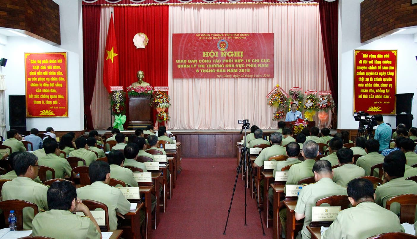 Tình trạng vận chuyển, mua bán hàng cấm, hàng lậu còn diễn biến phức tạp