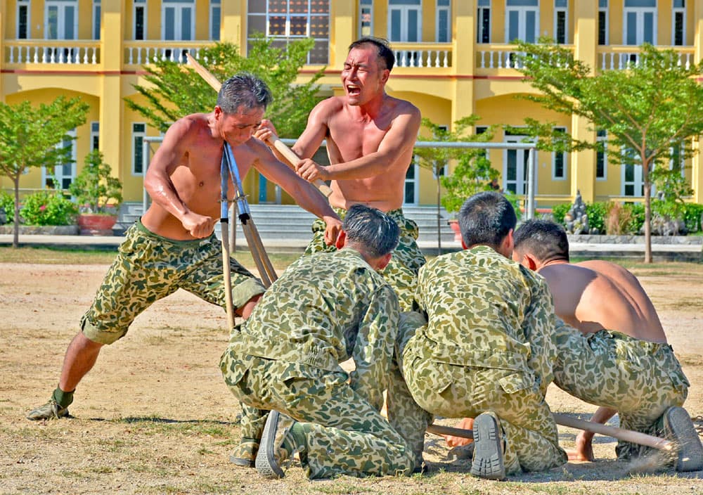 Bộ đội đặc công với những màn biểu diễn ngoạn mục