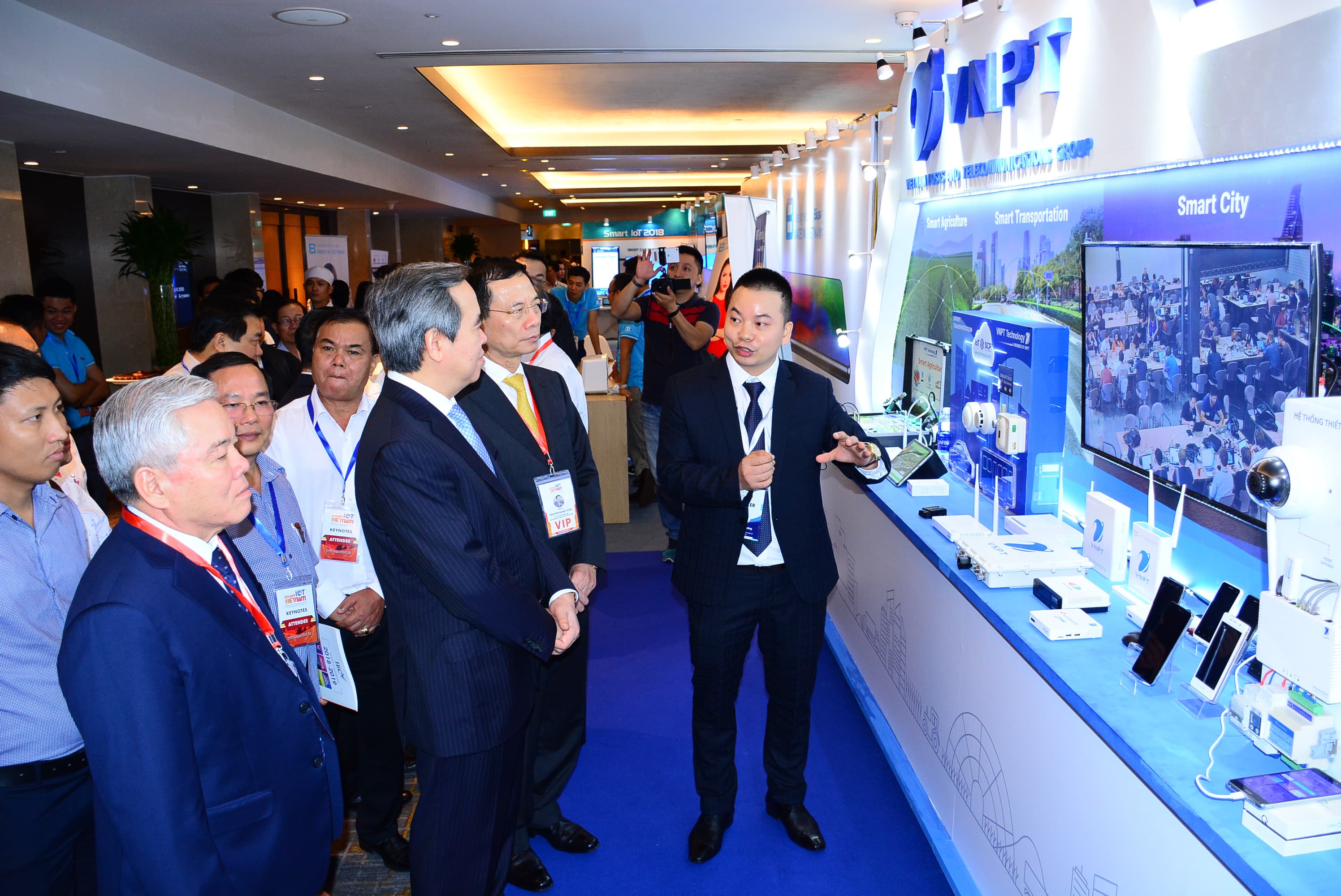 VNPT trình diễn công nghệ thông minh tại Smart IoT Việt Nam 2018