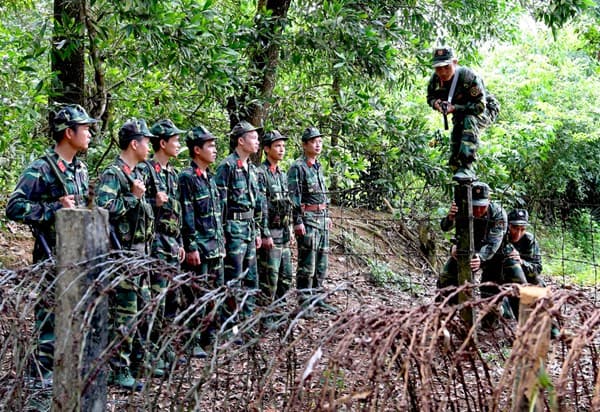 Bộ đội trinh sát khổ luyện