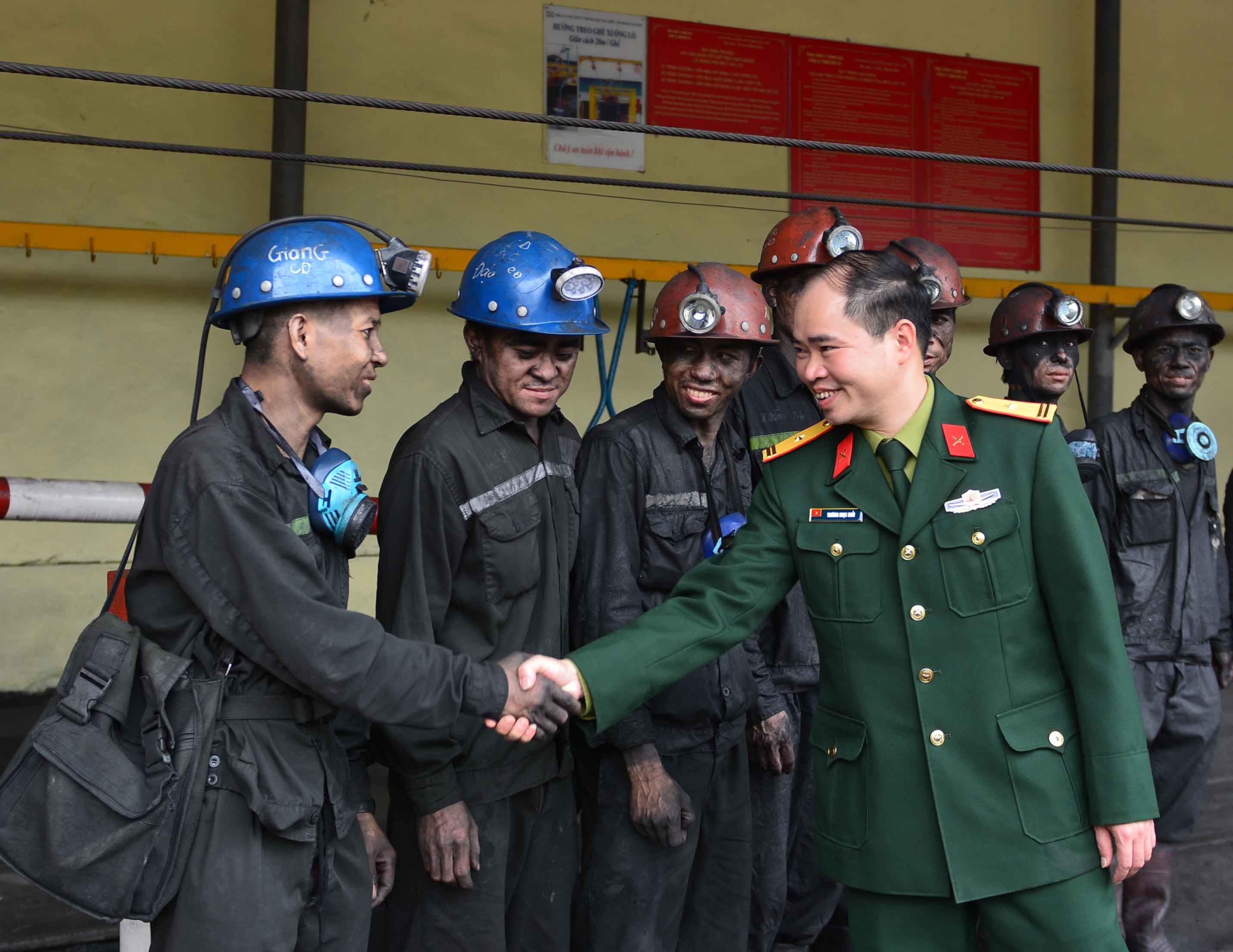 Bài 1: Chủ động tháo gỡ khó khăn, giải quyết tư tưởng