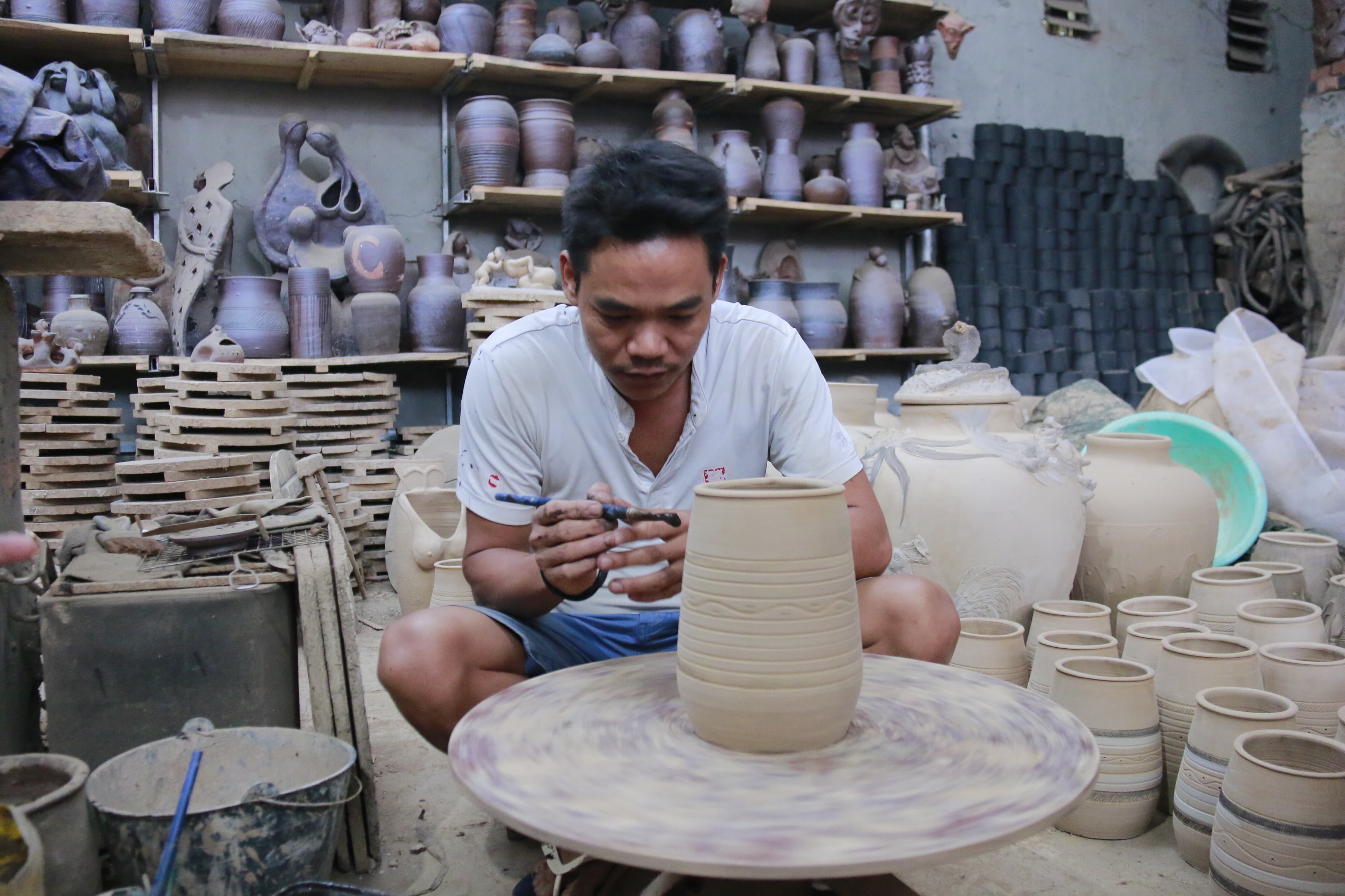 Người “giữ lửa” gốm Hương Canh