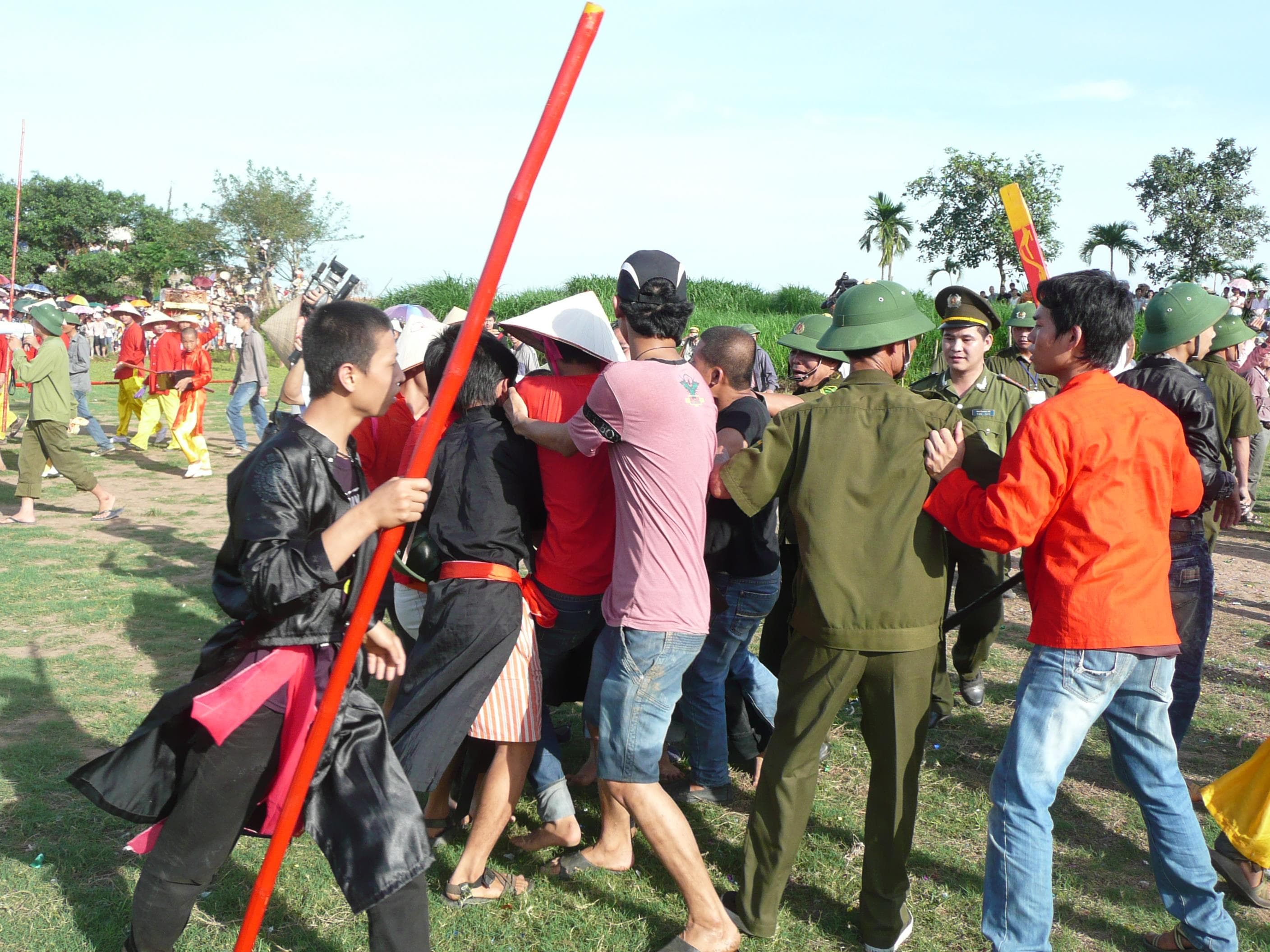 Bài 3: Tích cực, kiên trì “chữa lành” những tật xấu của người Việt