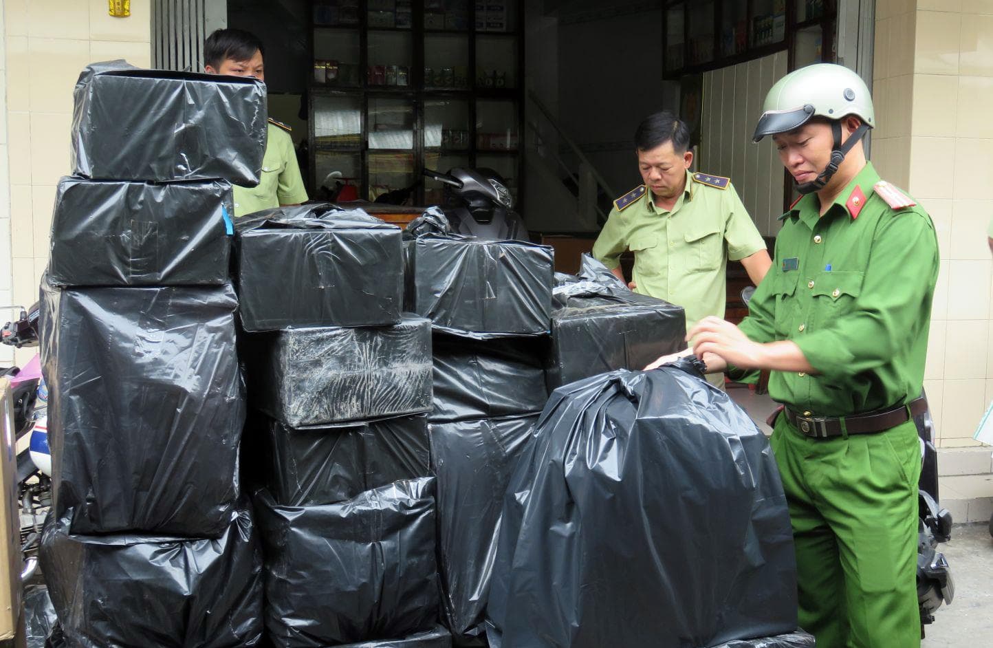 Phát hiện gần 12.000 bao thuốc lá nhập lậu