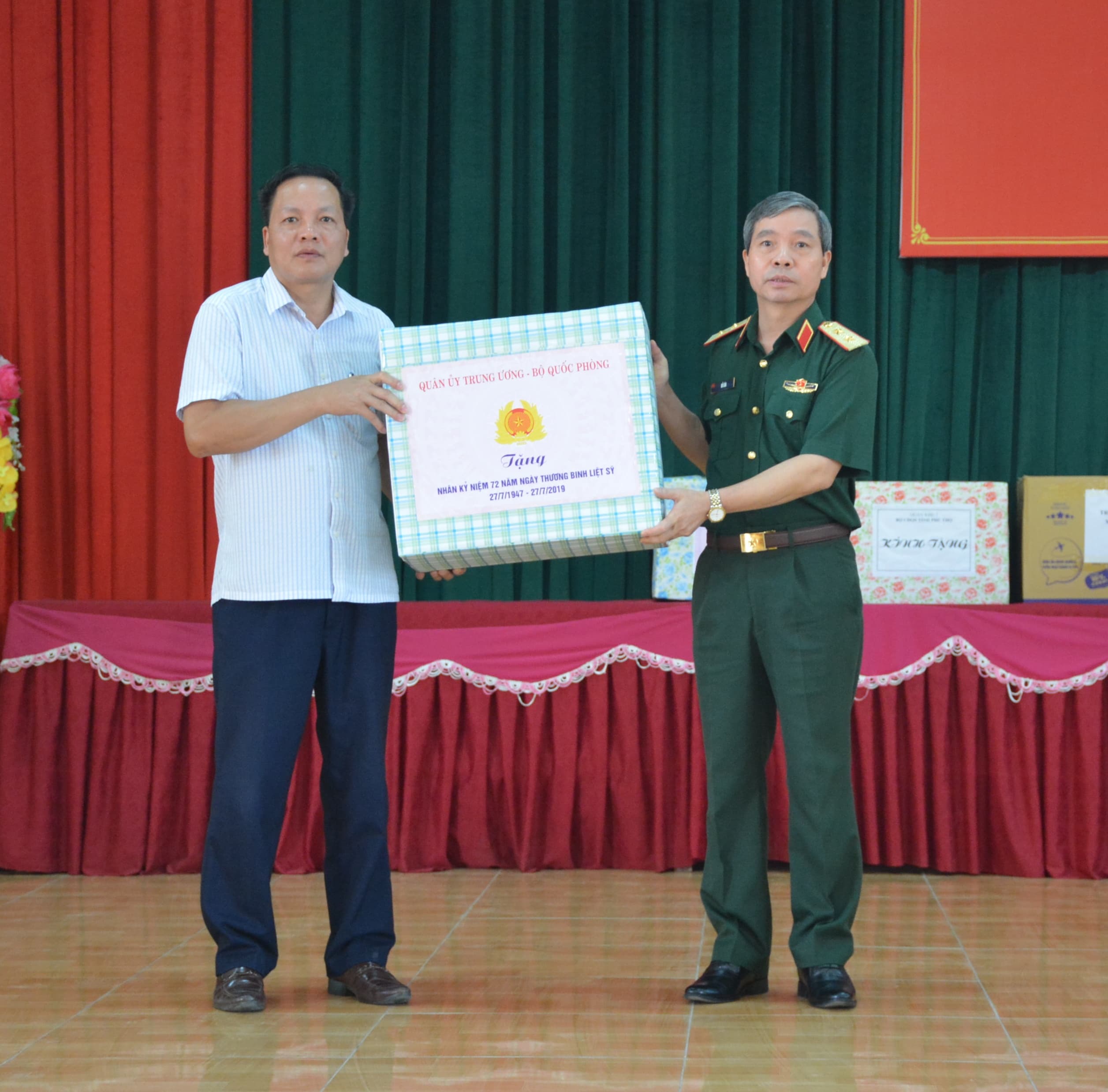 Lãnh đạo Tổng cục Chính trị thăm, tặng quà Trung tâm Điều dưỡng người có công tỉnh Phú Thọ
