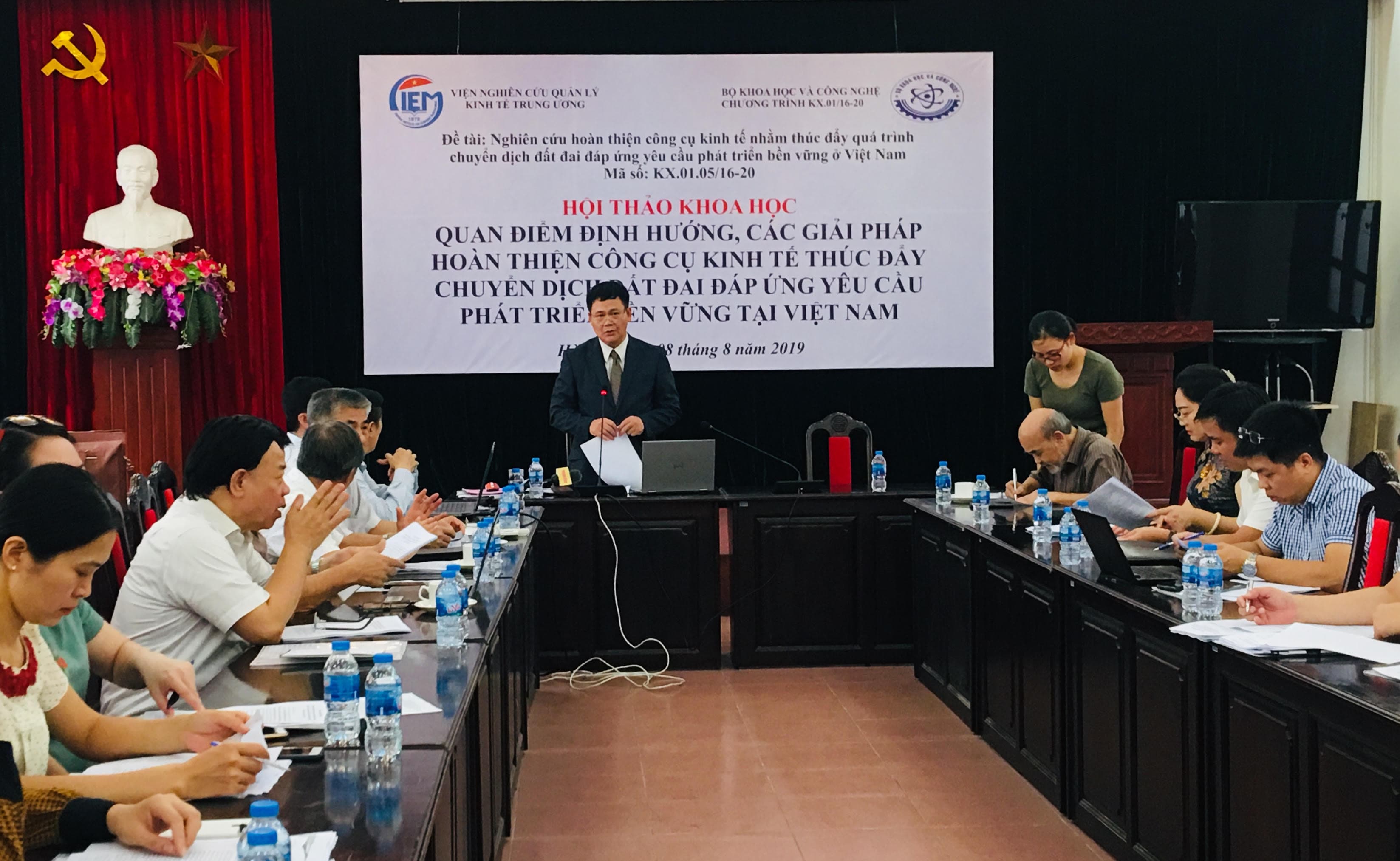 Hoàn thiện thể chế thị trường đất đai Việt Nam theo hướng hiện đại, minh bạch