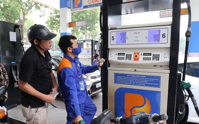 Giá xăng dầu trong nước giảm nhẹ