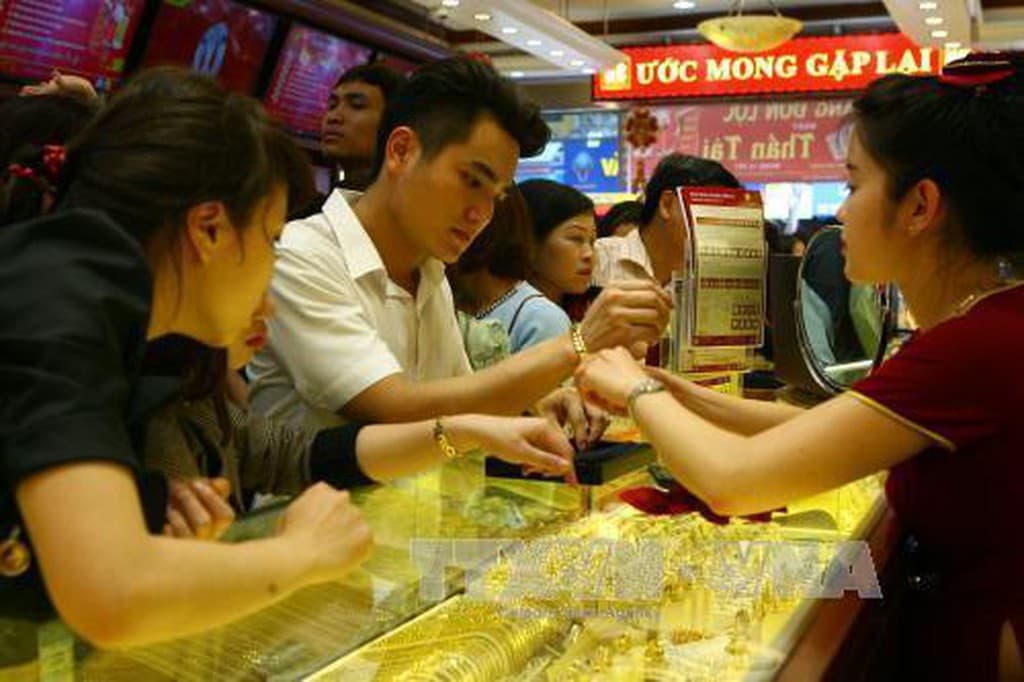 Giá vàng trong nước giảm 550.000 đồng/lượng