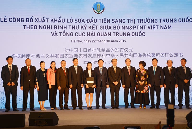 Việt Nam xuất khẩu lô sản phẩm sữa đầu tiên sang thị trường Trung Quốc