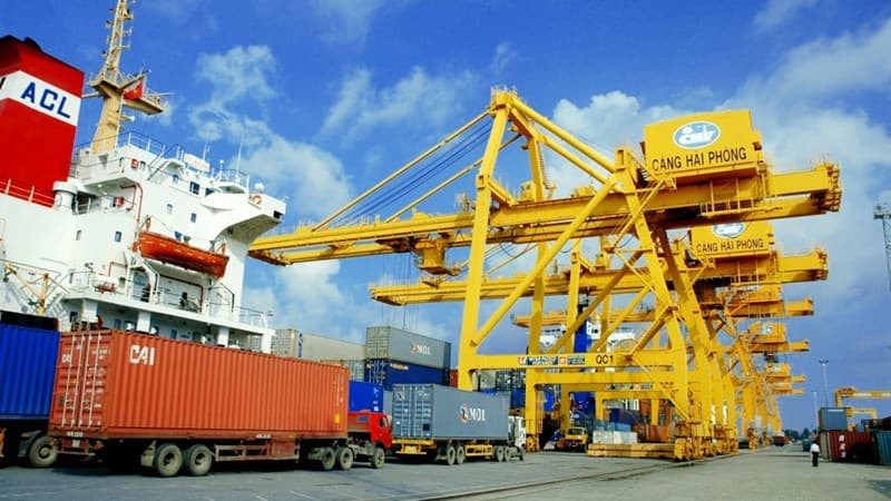 RA "BIỂN LỚN", ĐỪNG QUÊN "AO NHÀ"