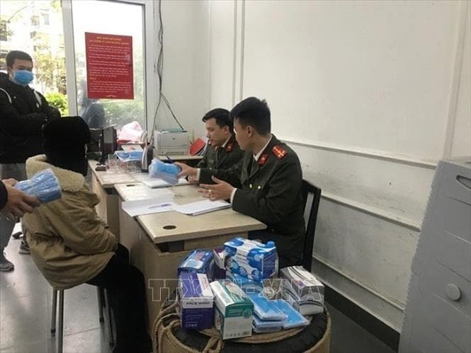 Hà Nội bắt giữ lô hàng khẩu trang chuẩn bị vận chuyển sang Trung Quốc