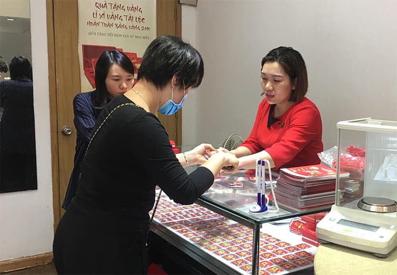 Cẩn trọng trước biến động từ thị trường vàng