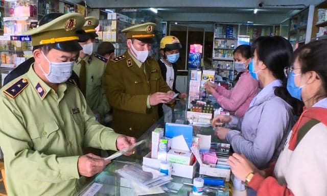 Lâm Đồng xử phạt 5 cơ sở đầu cơ, nâng giá khẩu trang y tế