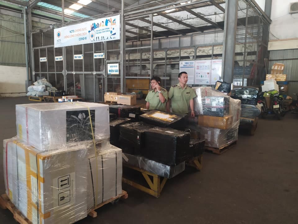 Hà Nội thu giữ nhiều hàng hóa không rõ nguồn gốc được vận chuyển bằng đường hàng không