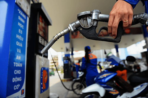 Giá xăng RON95 giảm nhẹ, giá xăng RON92 giữ nguyên