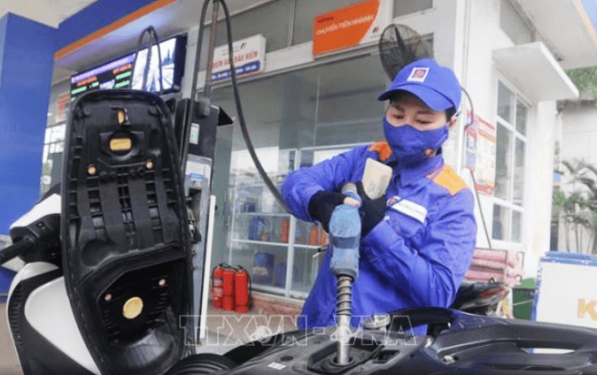 Giá xăng E5RON 92 giữ ổn định, giá xăng RON 95 tăng nhẹ