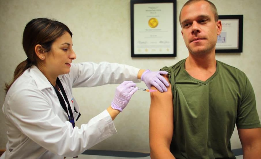 Vaccine cúm mùa và nỗi lo "dịch chồng dịch"