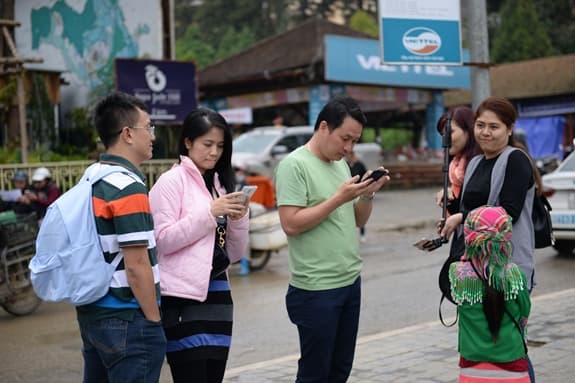 Phổ cập điện thoại thông minh để tạo nền tảng cho chương trình chuyển đổi số quốc gia
