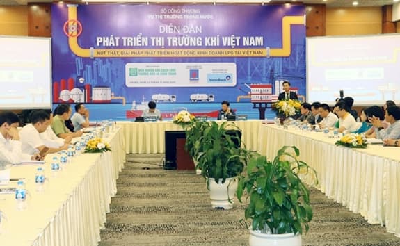 Tình trạng chiết nạp gas lậu vẫn diễn ra phức tạp