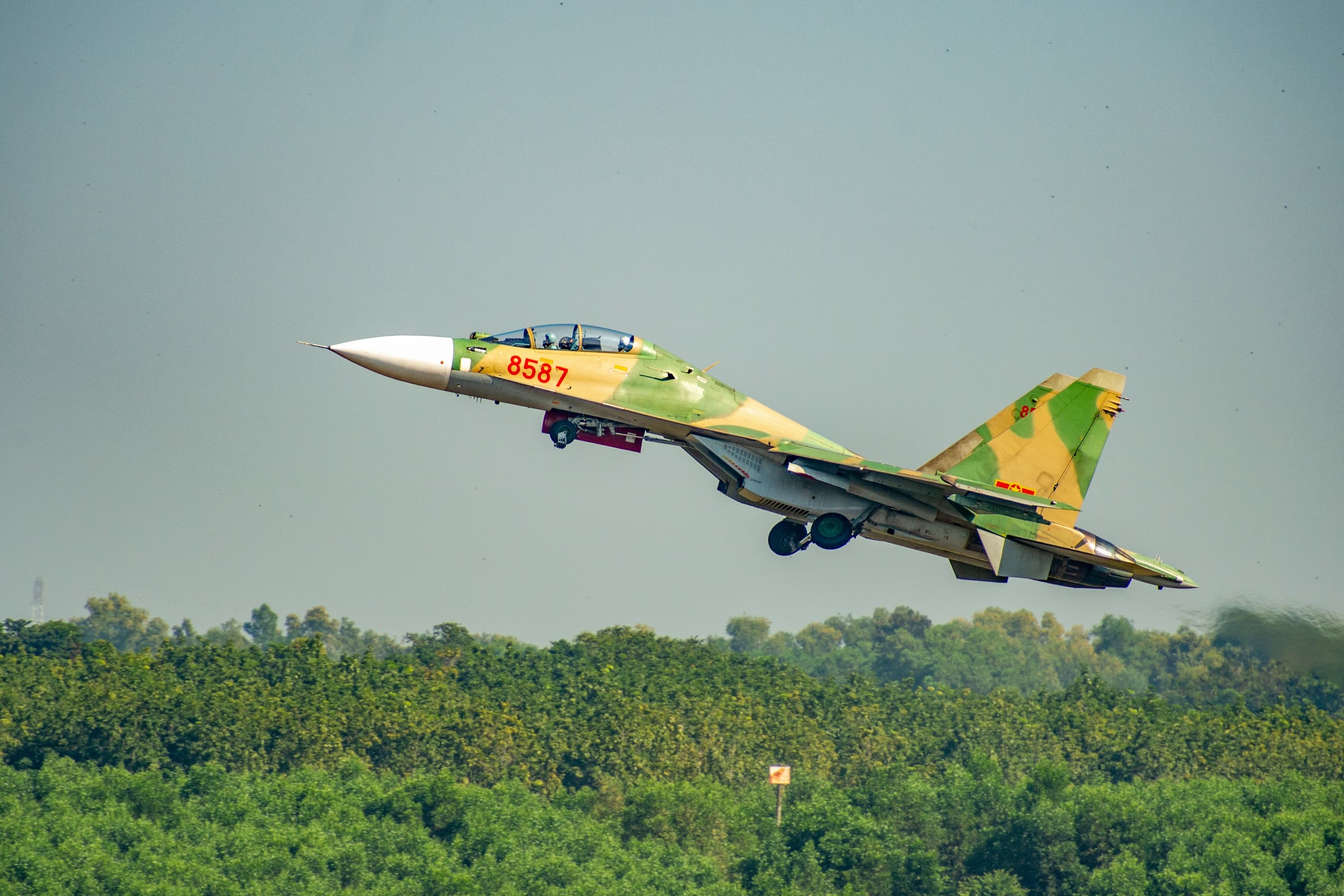 Su-30 huấn luyện chiến đấu