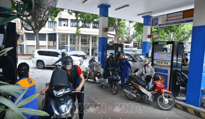 Giá xăng tăng hơn 600 đồng/lít