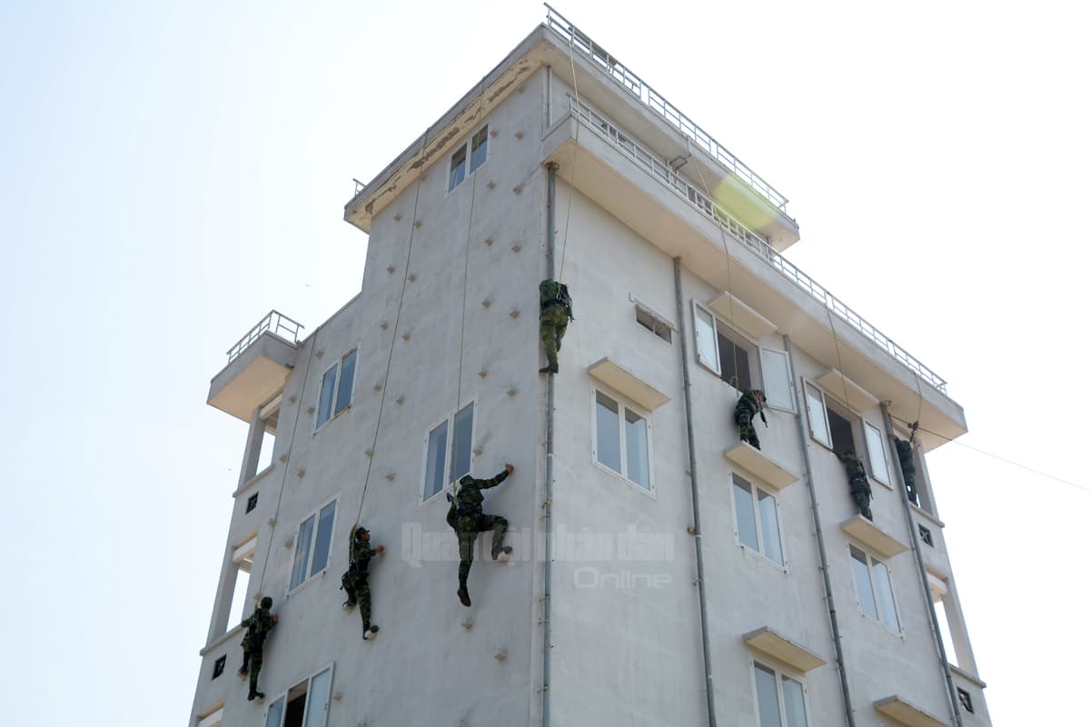 Lính trinh sát khổ luyện