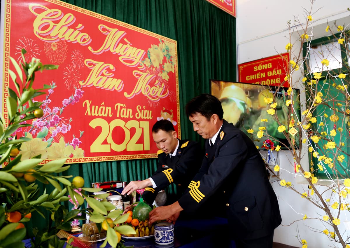 Rộn ràng sắc Xuân trên đảo tiền tiêu