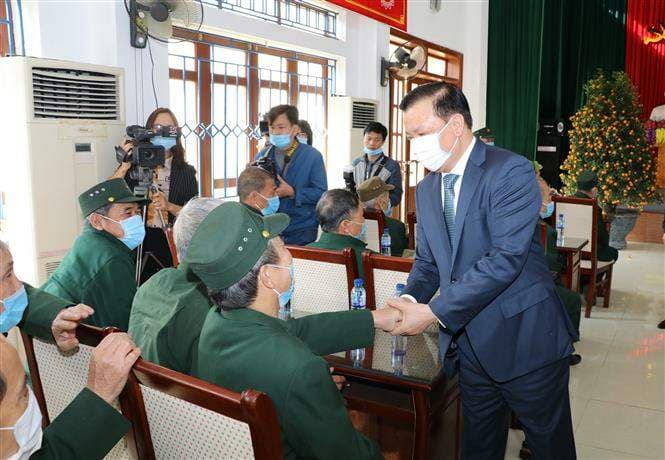 Bộ trưởng Bộ Tài chính Đinh Tiến Dũng thăm, chúc Tết tại Trung tâm điều dưỡng thương binh Nho Quan, Ninh Bình