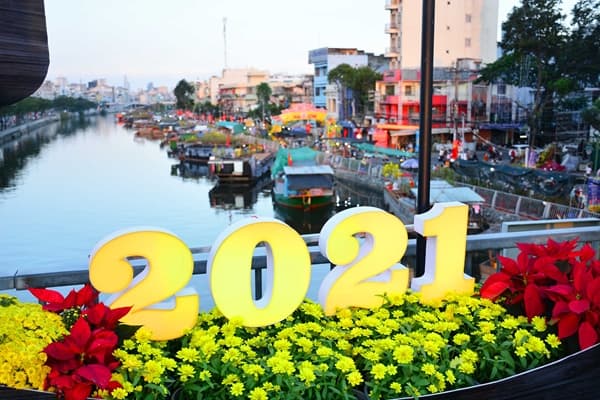 Độc đáo hoa Xuân “Trên bến dưới thuyền”