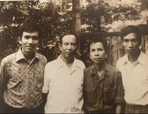 Gia đình Giáo sư Từ Giấy