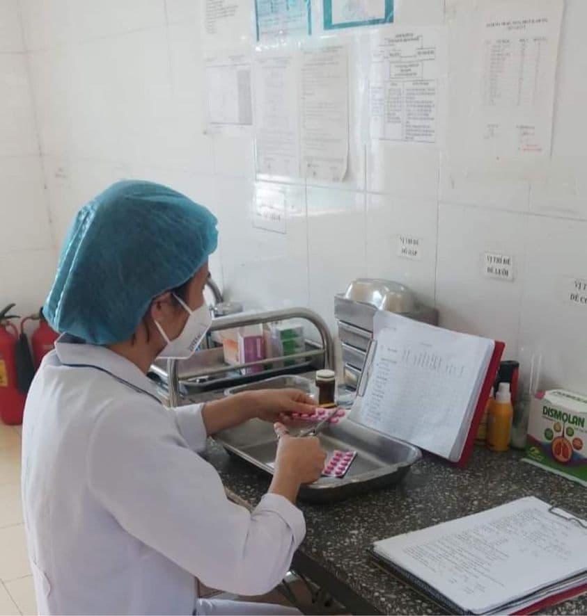 Vợ chồng cùng đi chống dịch