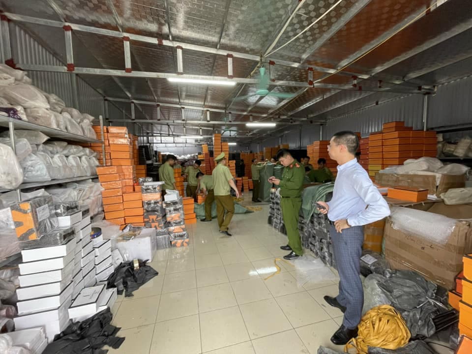 Nam Định: Triệt phá kho hàng giả nhãn hiệu Hermes “lớn nhất miền Bắc”