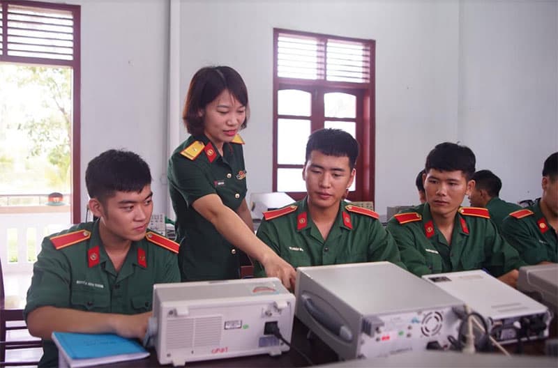 Nữ giảng viên trẻ tận tụy, say nghề