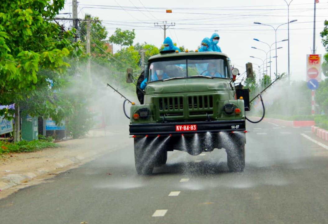 Sư đoàn Bộ binh 2, Quân khu 5 phun khử khuẩn tại Gia Lai