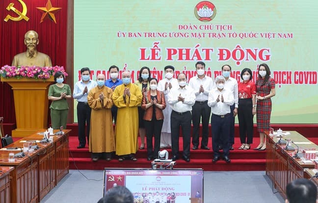 Đông đảo chức sắc, chức việc, tín đồ tôn giáo tình nguyện tham gia phòng, chống dịch
