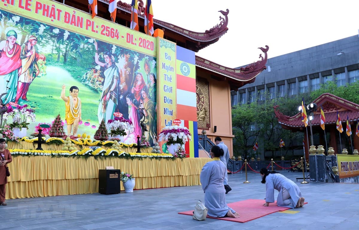 Việc sinh hoạt tôn giáo tập trung của người nước ngoài cư trú hợp pháp tại Việt Nam được quy định như thế nào?