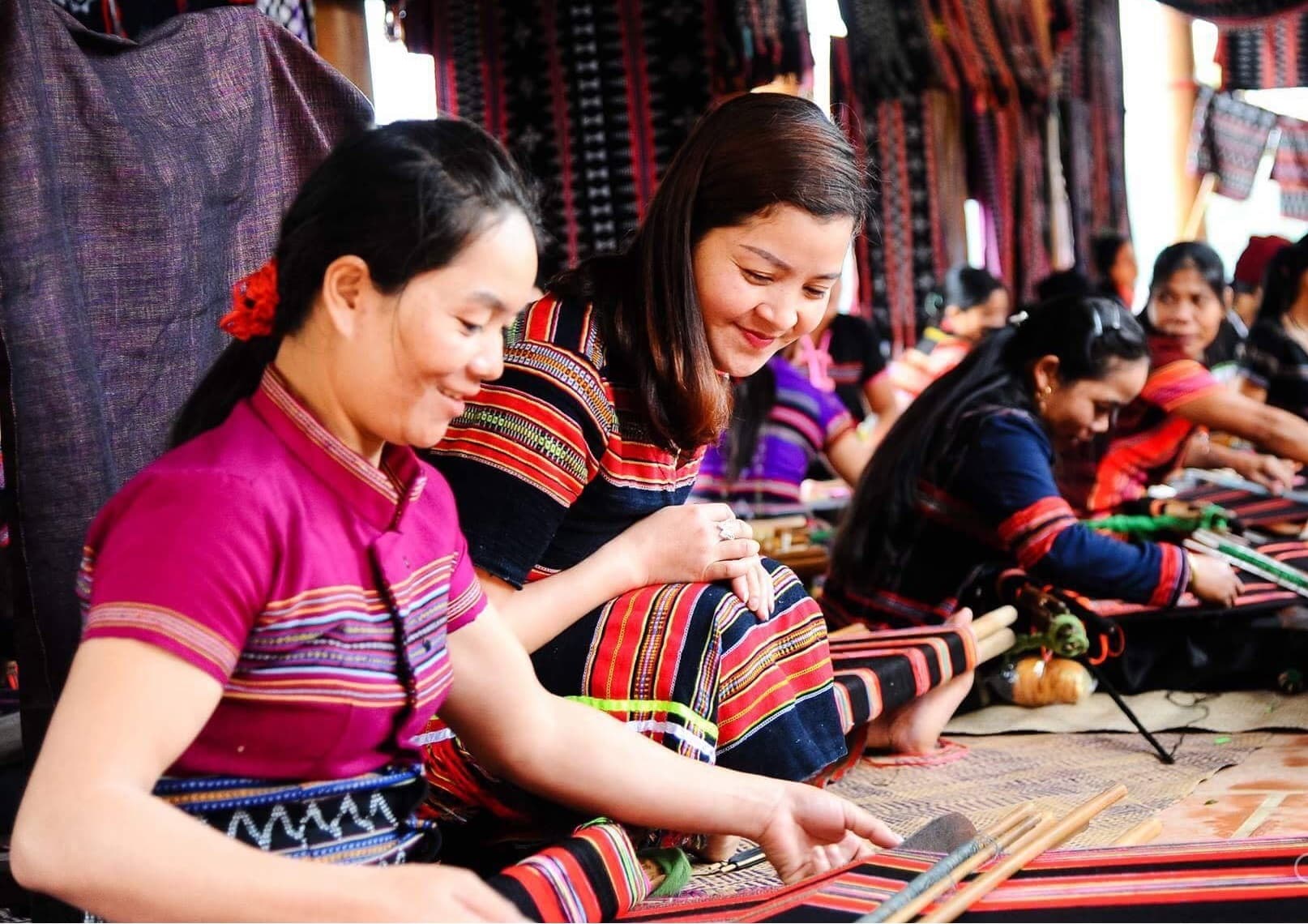 Gìn giữ nghề dệt zèng truyền thống ở A Lưới
