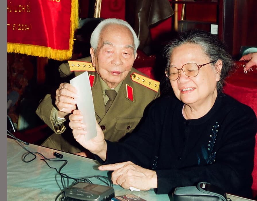 Đại tướng và phu nhân: Bình dị bên nhau như thế!
